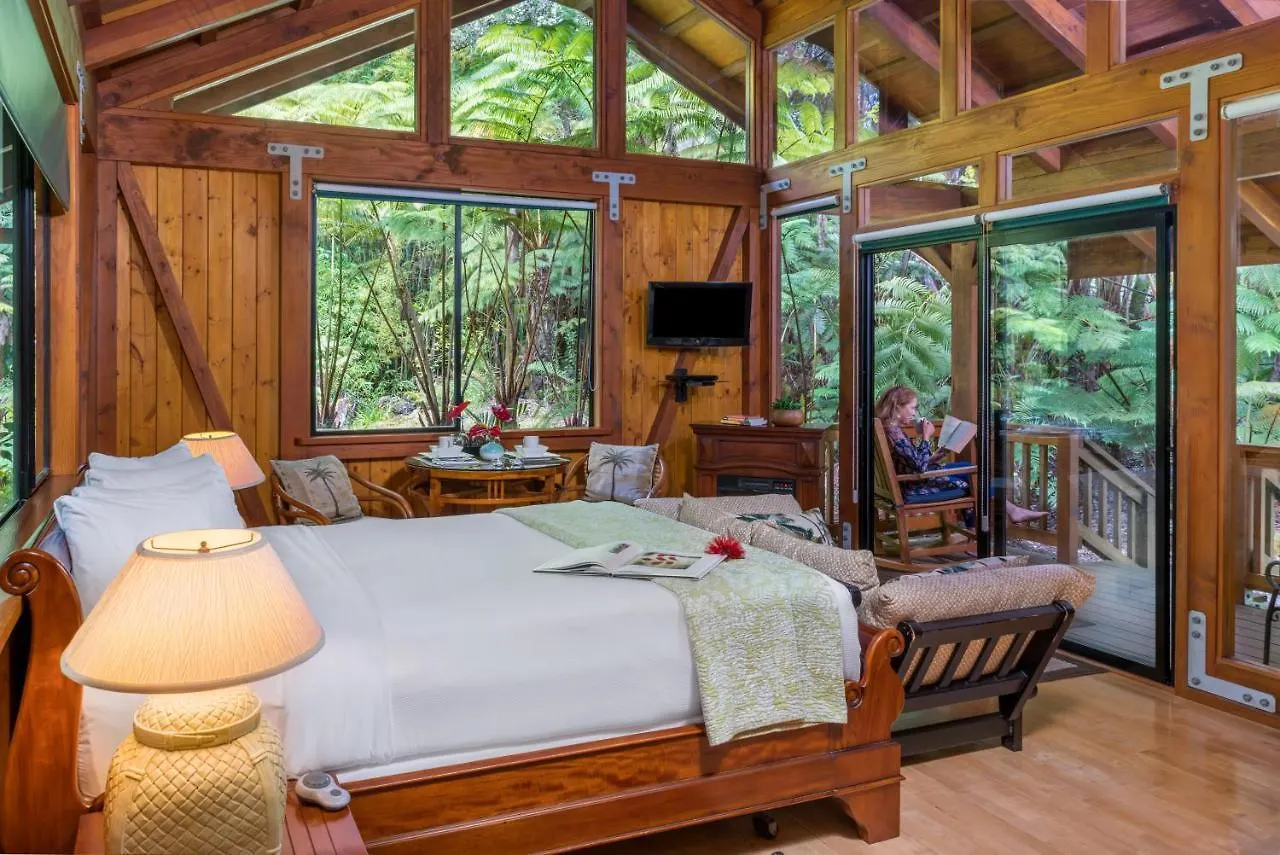 Bed & Breakfast Volcano Village Lodge